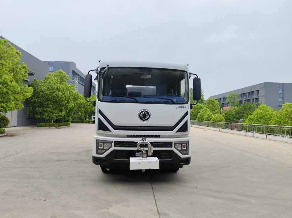 Dongfeng D9 12.3 m³ greening sprinkler truck
