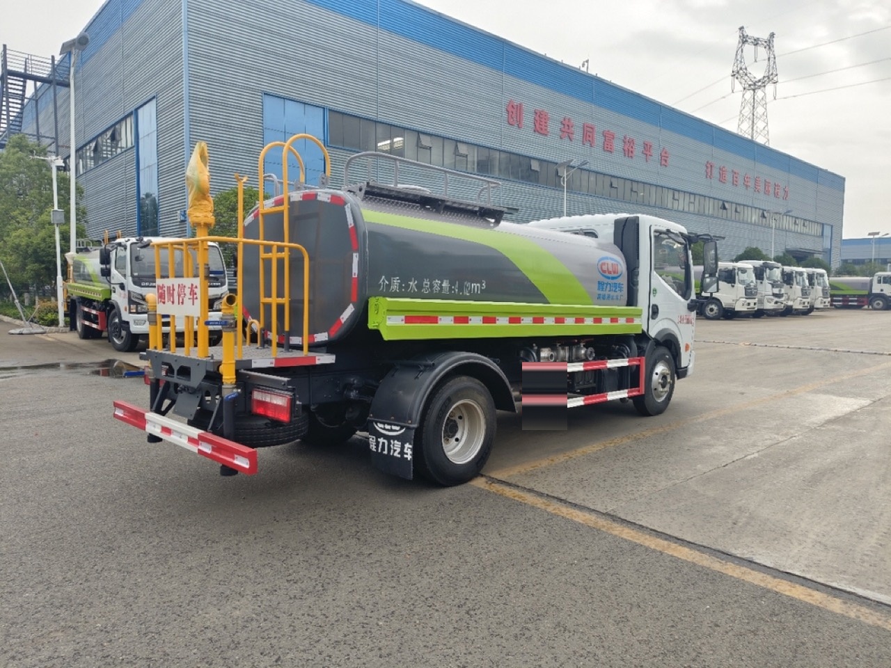 Dongfeng Duolika 5 m³ Water Sprinkler Truck - view 2