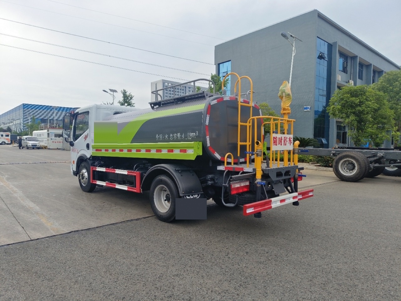 Dongfeng Duolika 5 m³ Water Sprinkler Truck