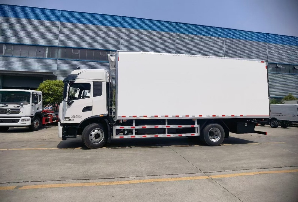 Dongfeng Tianjin 7.8 m Refrigerated Truck