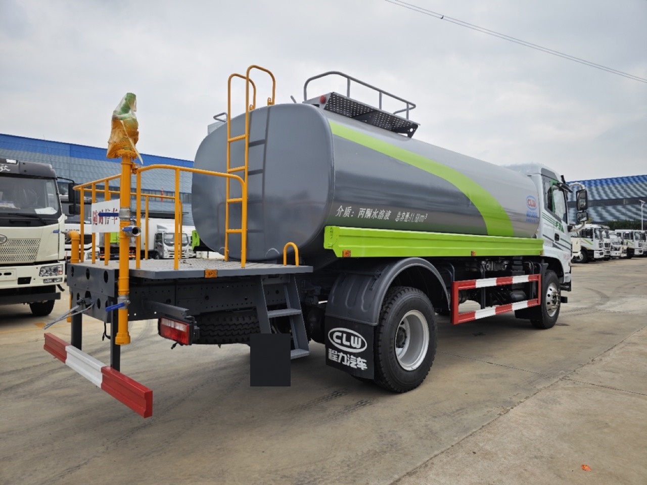 Dongfeng Forica F9 15 m³ Greening Sprinkler Truck (Optional Mist Cannon) - view 2