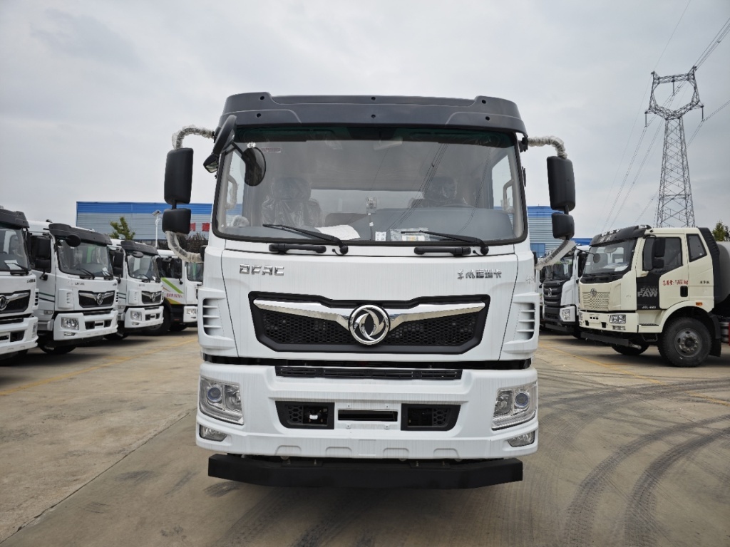 Dongfeng Forica F9 15 m³ sprinkler truck with optional mist cannon