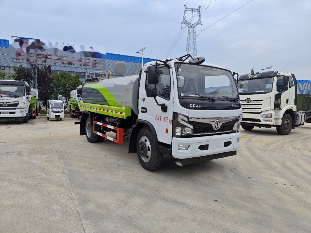 Dongfeng Forica 9.28 m³ Water Sprinkler Truck - view 2