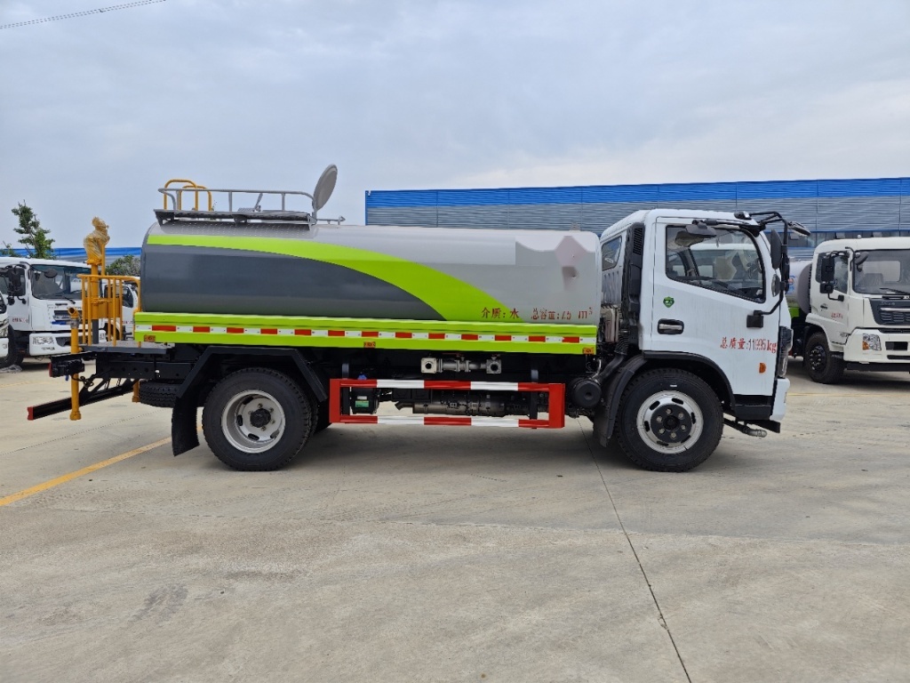Dongfeng Forica 9.28 m³ Water Sprinkler Truck