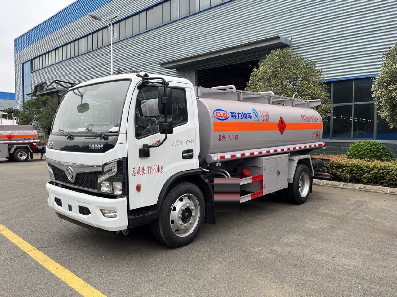 Dongfeng Forica CL5124GJY6BWG Fuel Tanker (Yunnei 170 hp) - view 3