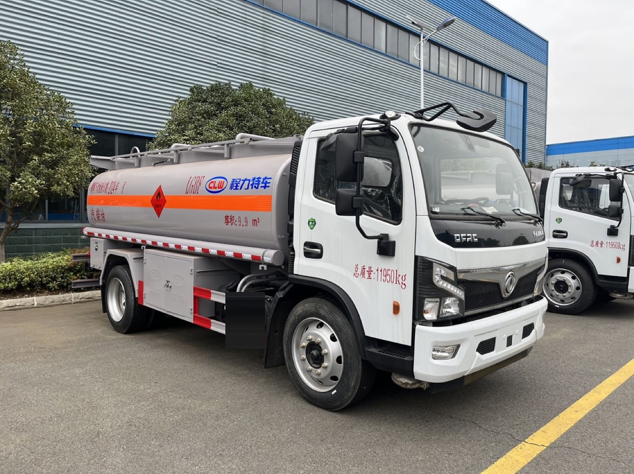 Dongfeng Forica CL5124GJY6BWG Fuel Tanker (Yunnei 170 hp)
