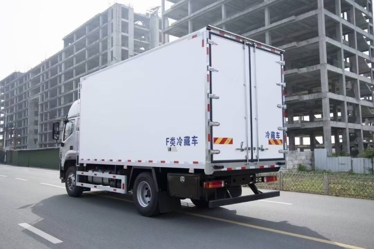 Auman Planet 5.8 m Refrigerated Truck (240 hp)