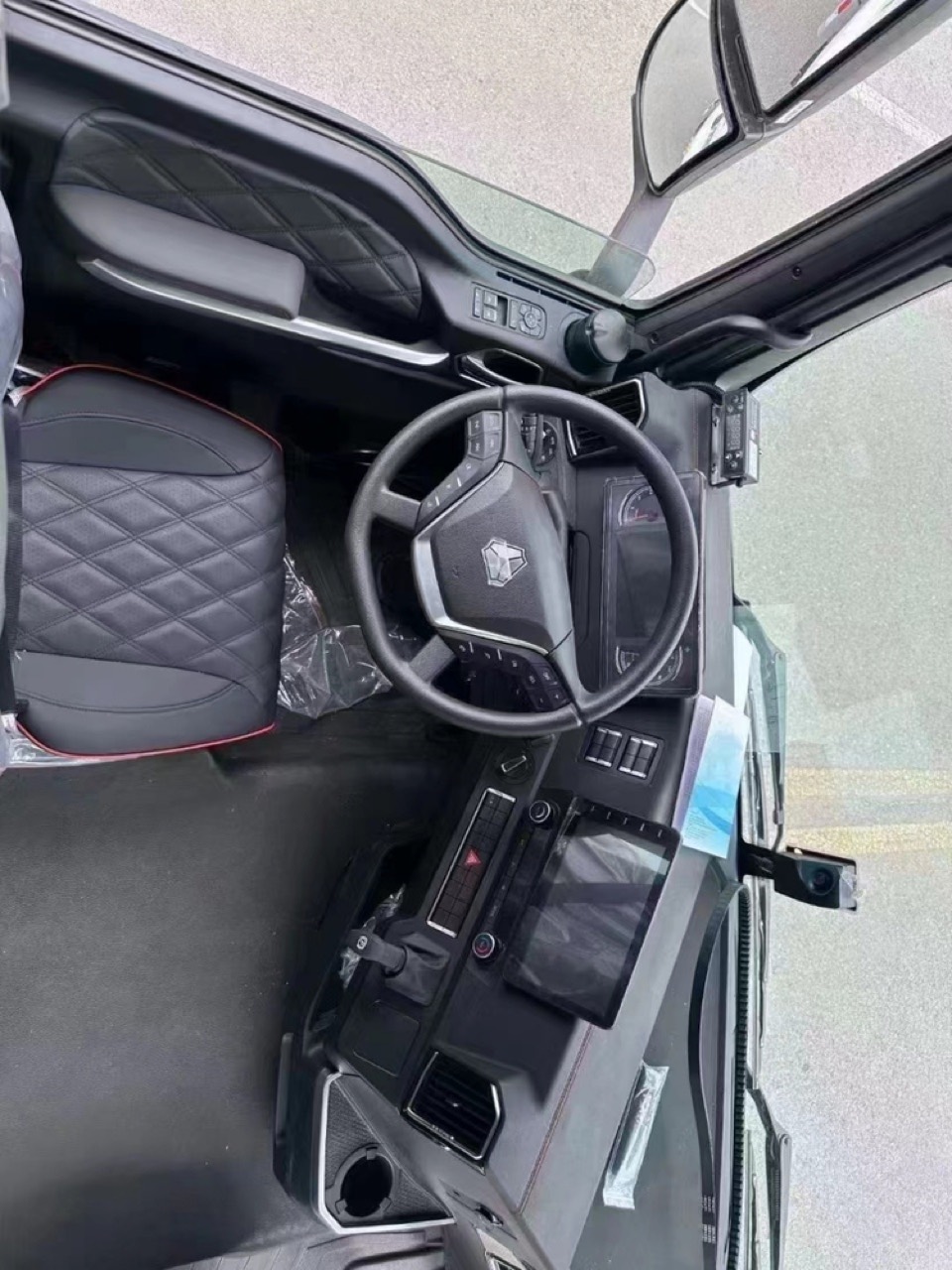 SITRAK G5S Refrigerated Truck (G5S-U Cab) - view 3