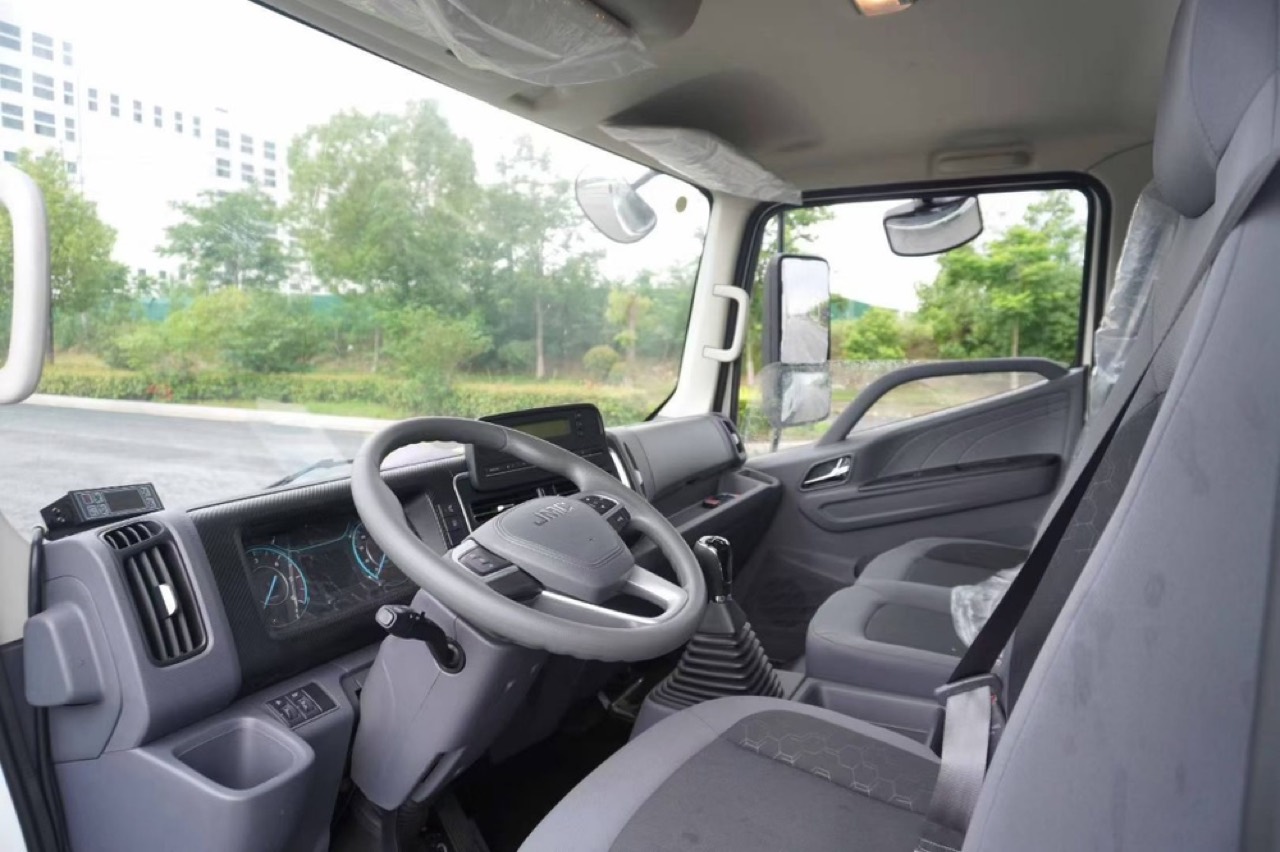 JMC New Kaiyun Wide-Body Refrigerated Truck