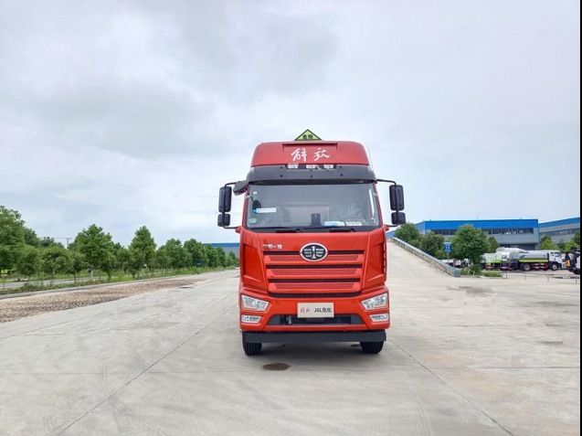 FAW J6L 30.9 m³ Fuel Tanker